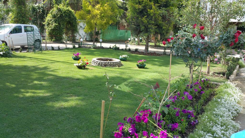Hotel Mirage Srīnagar Exterior foto